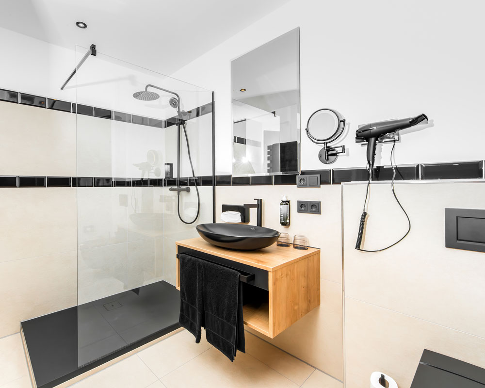 Modernes Badezimmer
